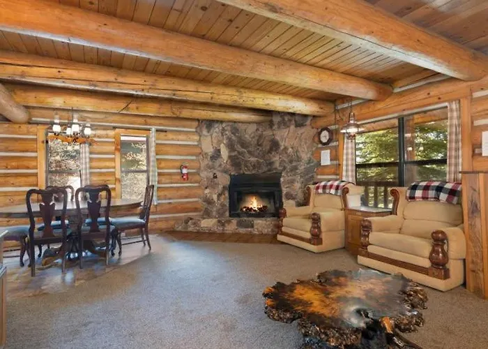 Yosemite Log Cabin-Rustic Charm-Sleeps 8