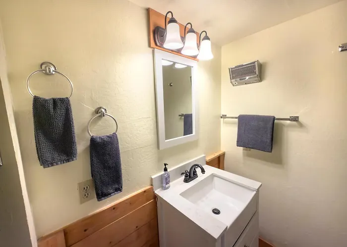 Inside Yosemite Park-Cozy Corner Unit-Sleeps 2